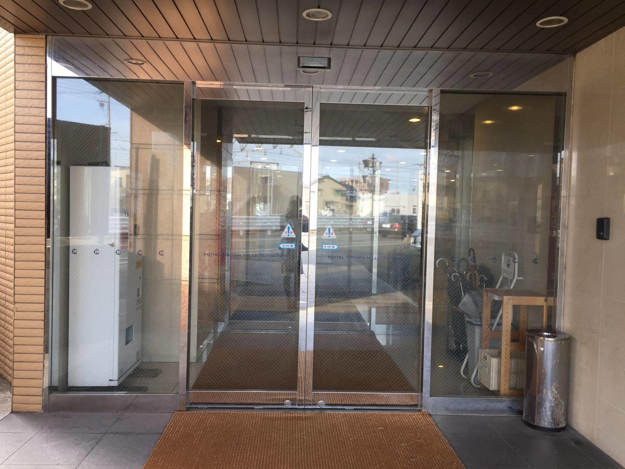 Hotel Crown Hills Toyokawa Bagian luar foto