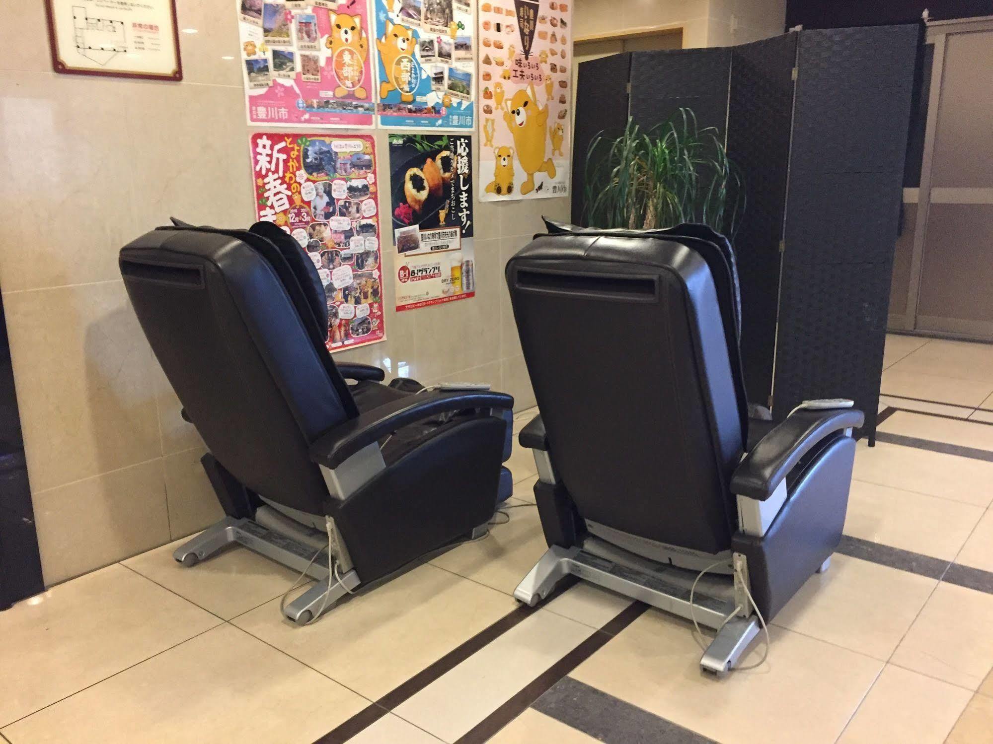 Hotel Crown Hills Toyokawa Bagian luar foto