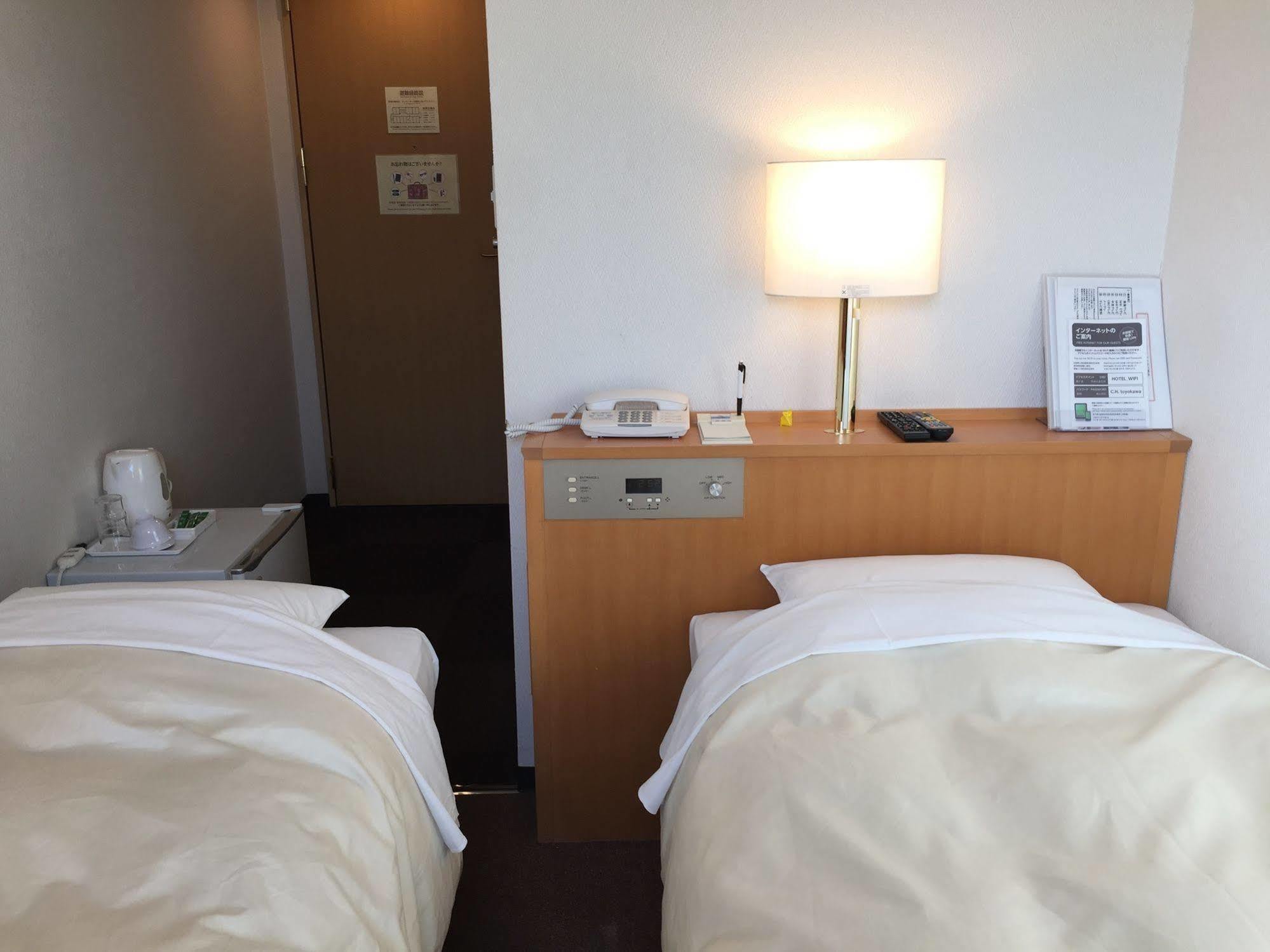Hotel Crown Hills Toyokawa Bagian luar foto