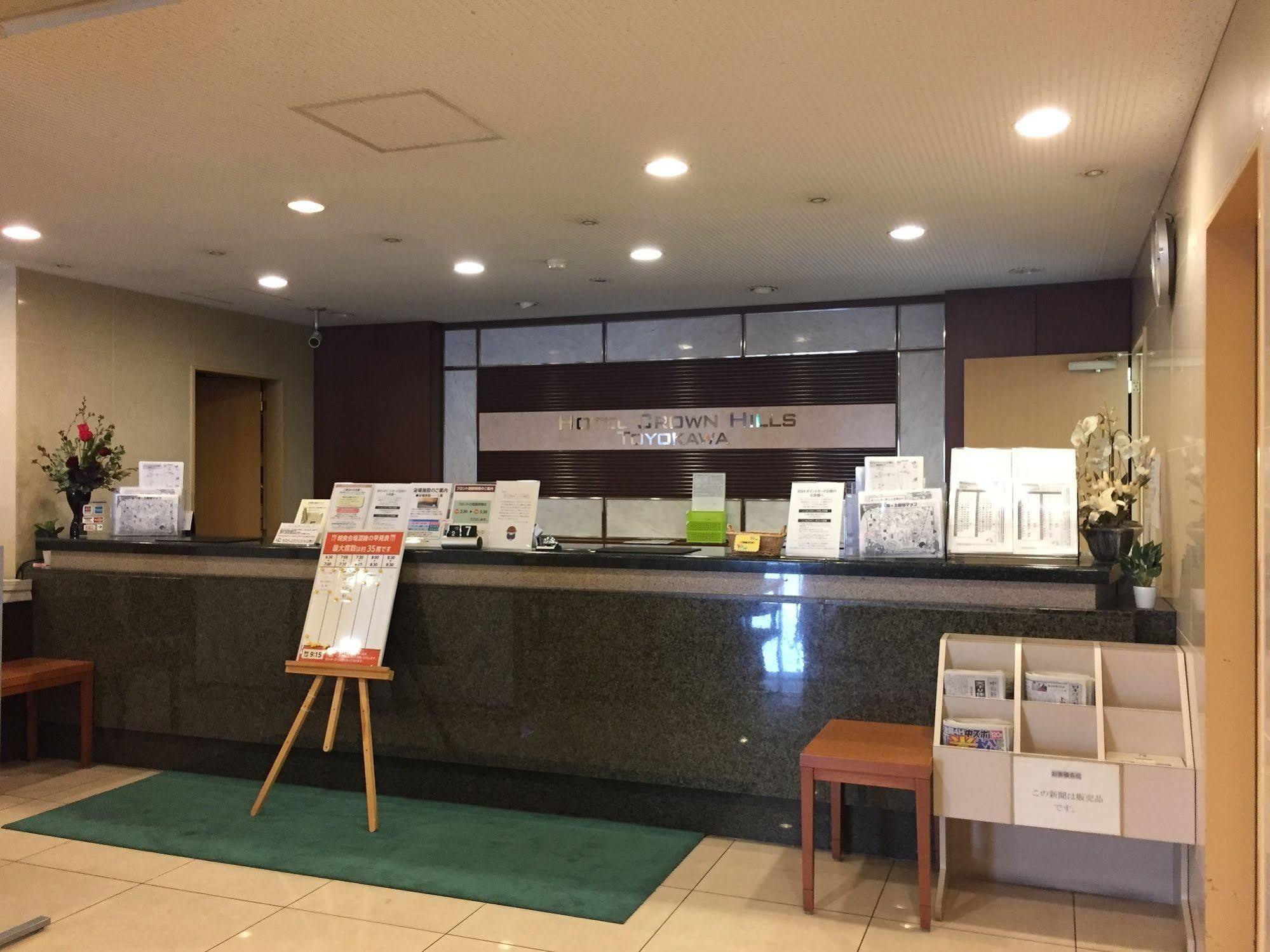 Hotel Crown Hills Toyokawa Bagian luar foto